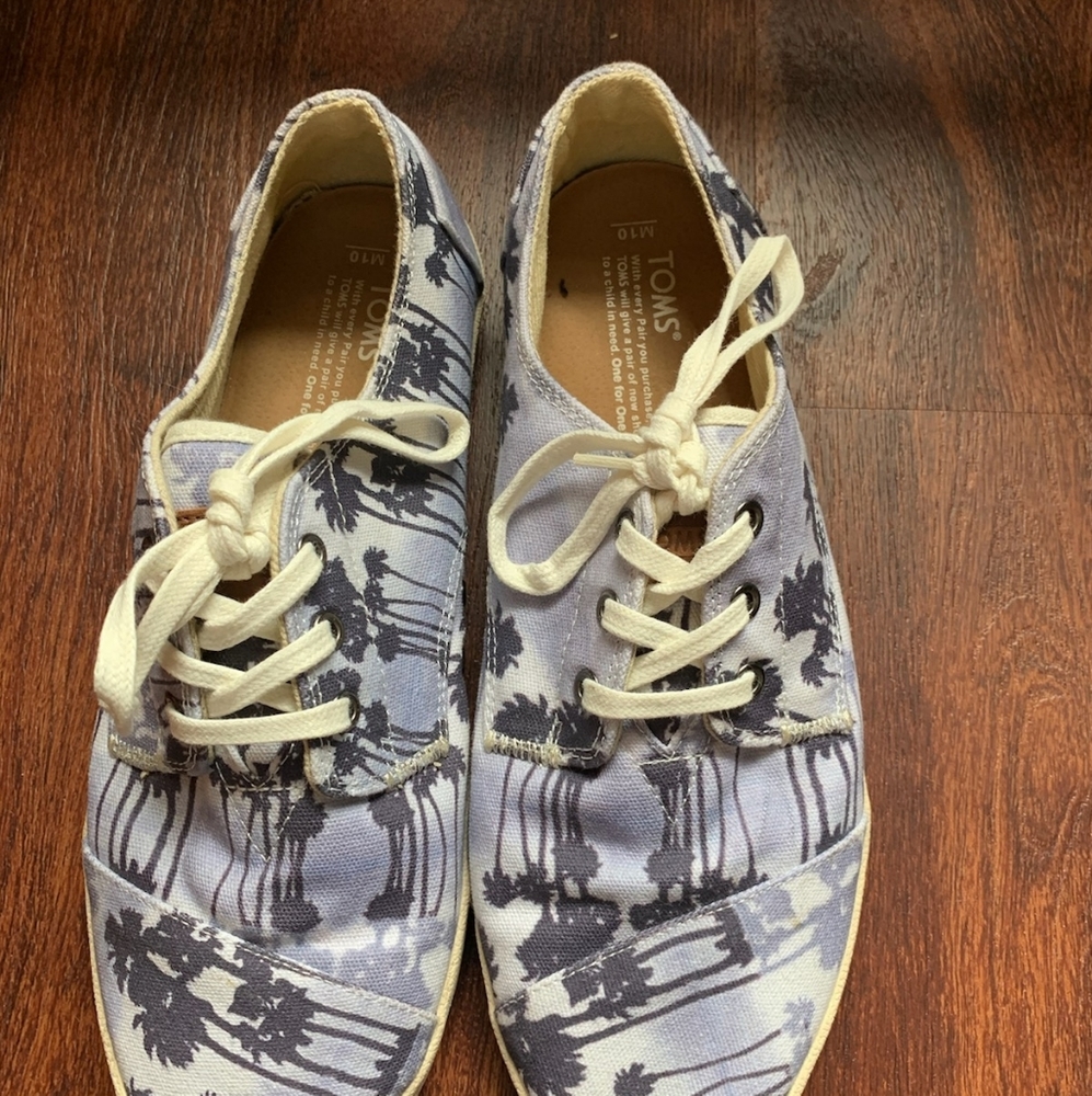 Toms Shoes